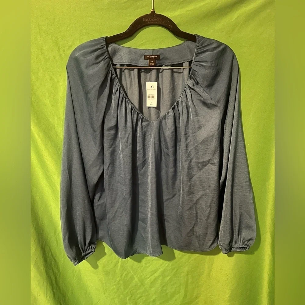NWT Ann Taylor Elegant Blue Women's Top size Small Petite - Picture 2 of 6